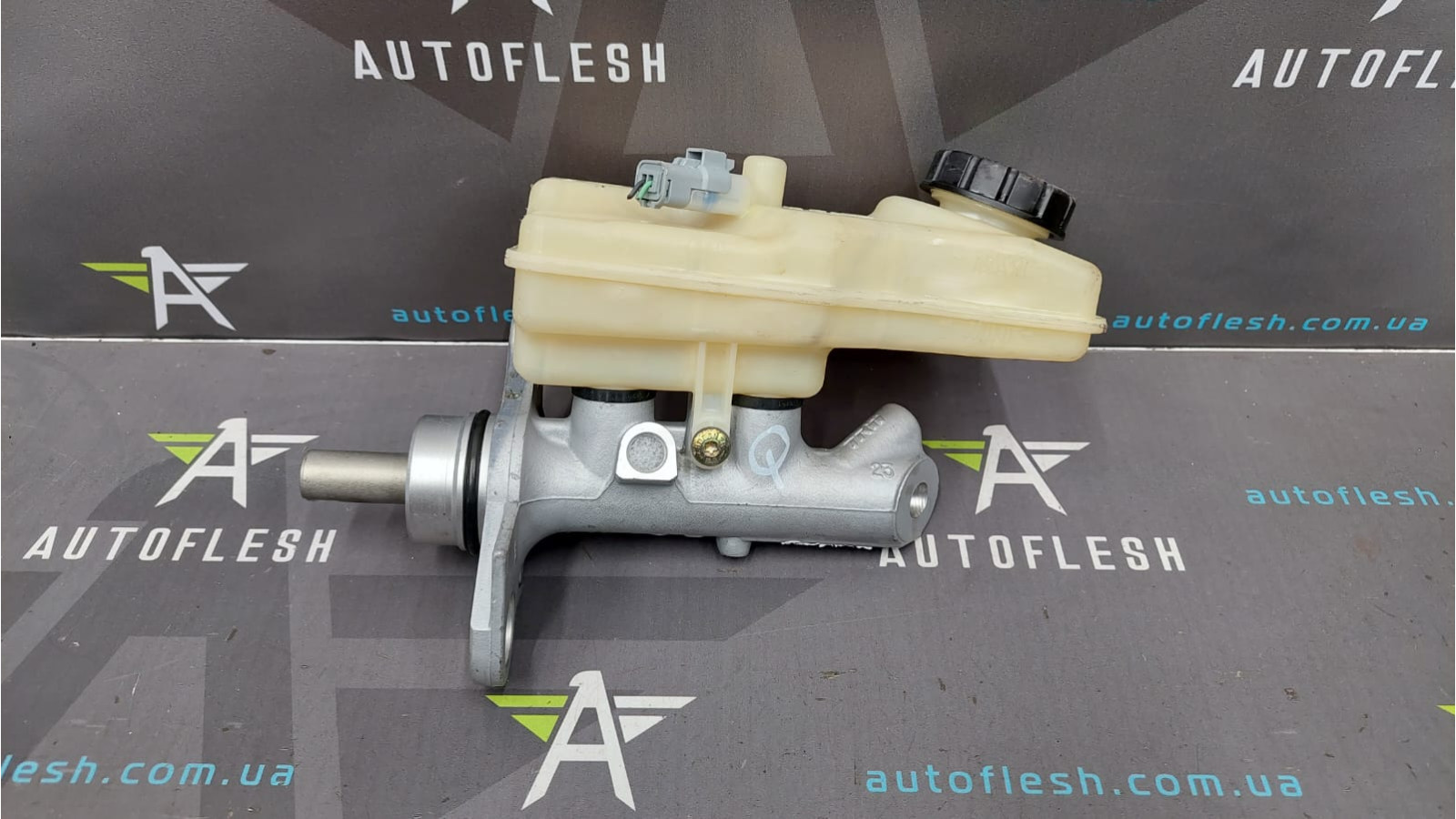 Главный тормозной цилиндр 7701207697, 32067111 Renault Grand Scenic 2 Megane 2 Scenic 2 бу Главный тормозной цилиндр 7701207697, 32067111 Renault Grand Scenic 2 Megane 2 Scenic 2 бу